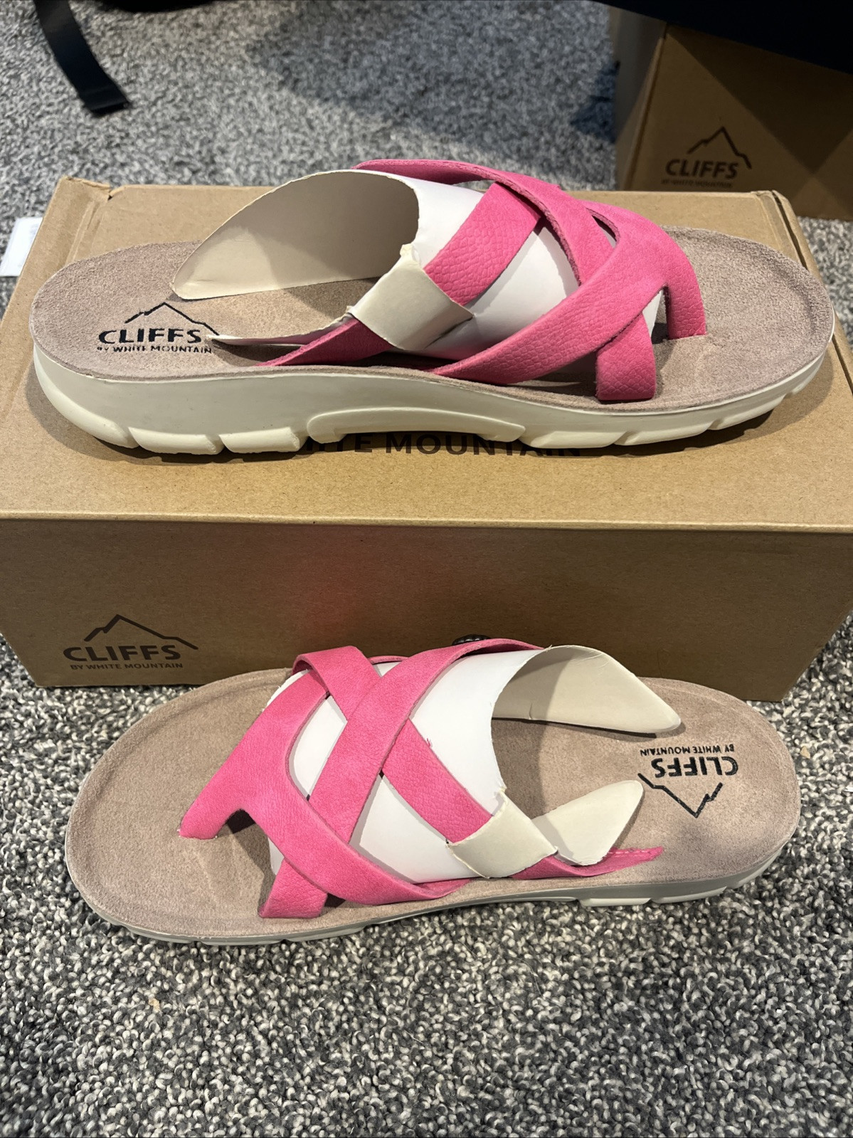 CLIFFS BY WHITE MOUNTAIN Banksy Women's Sandal Size 6.5