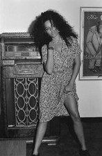 Singer Jill Jones appears in a portrait taken by a vintage Jukebo - Old Photo 2