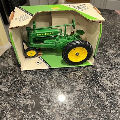Ertl 1/16 1934 John Deere Model A Tractor, Stk# 539DO