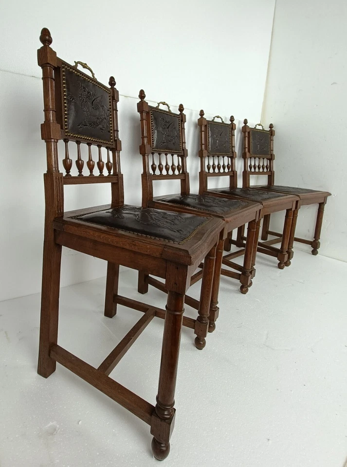 Juego de 4 Sillas Góticas Antiguas Años 1900 Ornamentadas Madera Pesada Renacimiento Dragones Le Foto 2 de 4