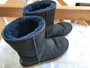 navy blue short ugg boots
