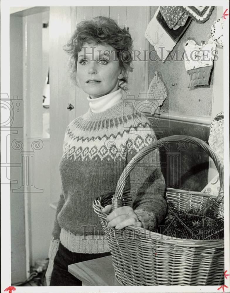 1983-press-photo-actress-lee-remick-in-the-gift-of-love-a-christmas