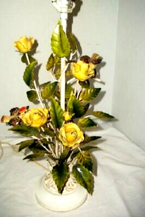 ITALIAN TOLE YELLOW ROSES BIRDS LAMP HOLLYWOOD REGENCY 1960s LUSH RARE MCM - Image 3 of 4