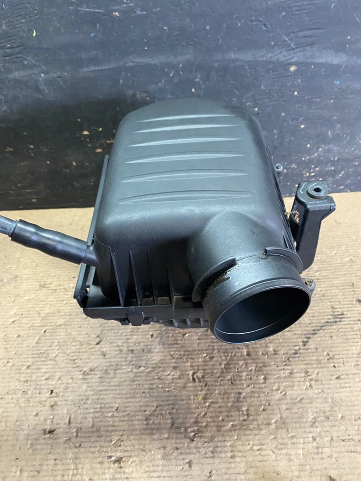 2011-2019 Chrysler 300 Dodge Challenger Charger Engine Air Filter Box S3562 DG - Image 2 of 4