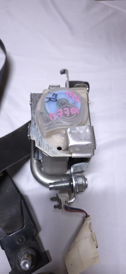 Nissan Armada 2005-2014 retractor de cinturón de seguridad delantero derecho del lado del pasajero OEM Foto 2 de 3