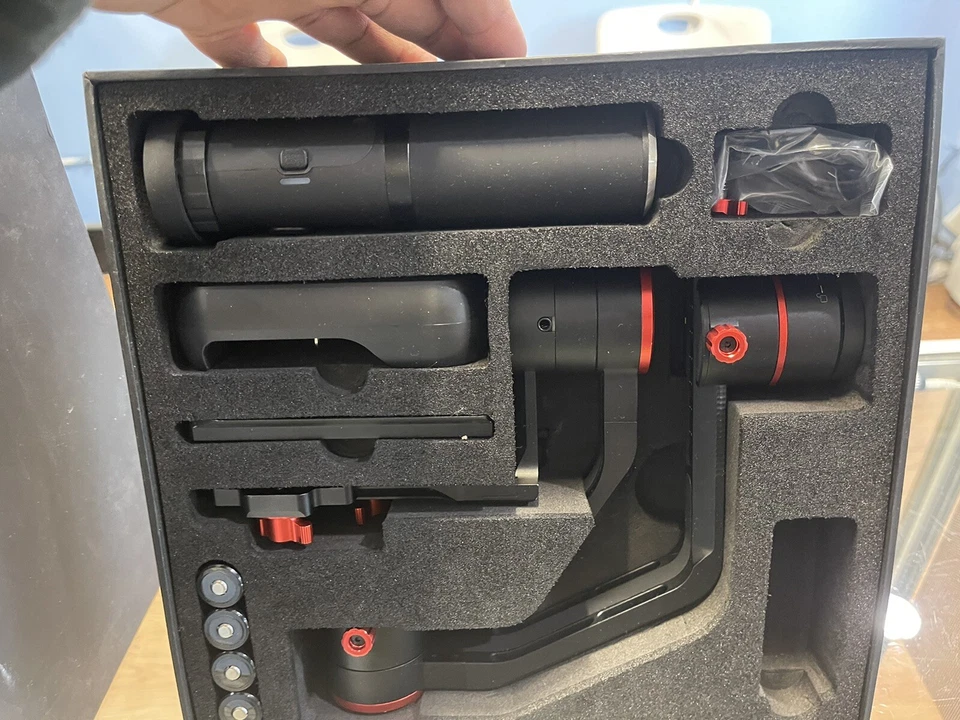 FEIYU TECH a2000 - 3-AXIS CAMERA GIMBAL W/DUAL AND SINGLE GRIP. FOR DSLR CAMERAS - Image 3 of 4