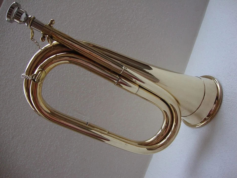 SUPER DEAL! NEW MILITARIA EXCELLENT TUNEABLE ARMY BUGLE WITH FREE HARD CASE+M/P - Image 2 of 4