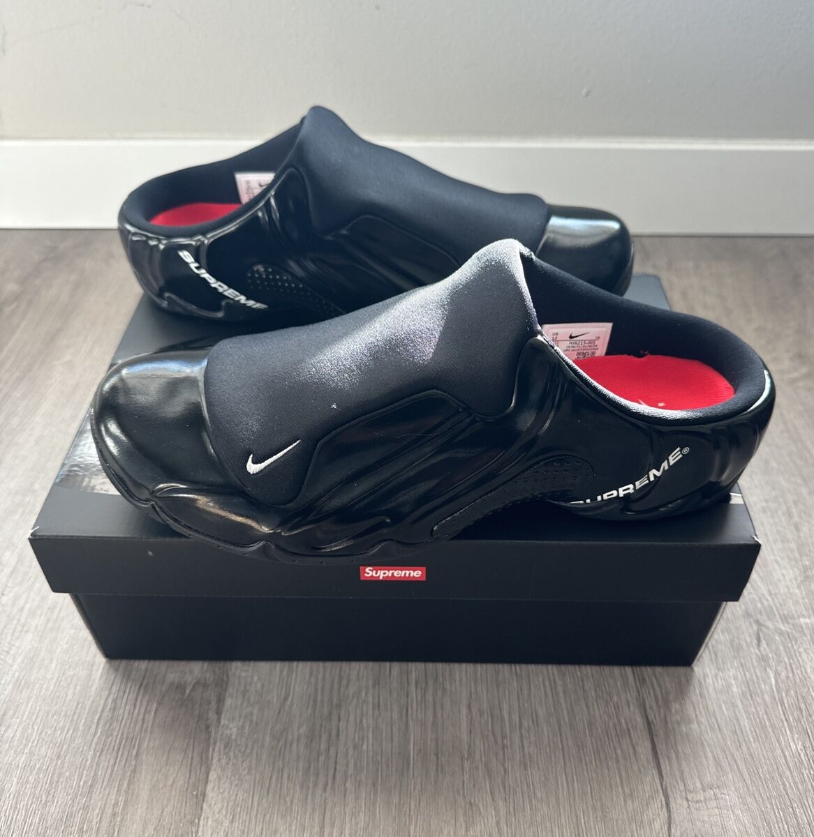 Supreme × Nike Clogposite SP FW24 HJ6215-001 Black/ White Supreme × Nike Clogposite SP FW24 HJ6215-001 Black/ White