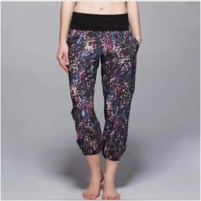 Lululemon Women's Black Multi Floral Fold Over Waist Jogger Pant Size 