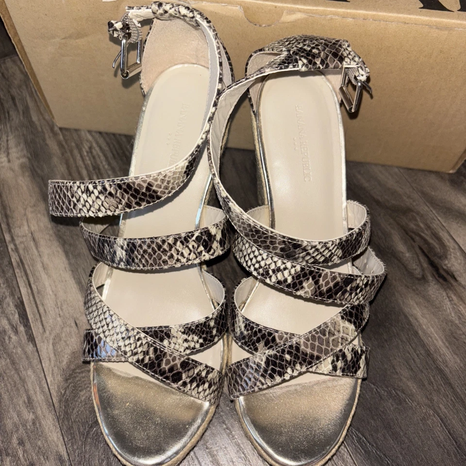 Sandalia de cuña alpargata de cuero Banana Republic para mujer 81/2 hebilla con estampado de serpiente Foto 4 de 4