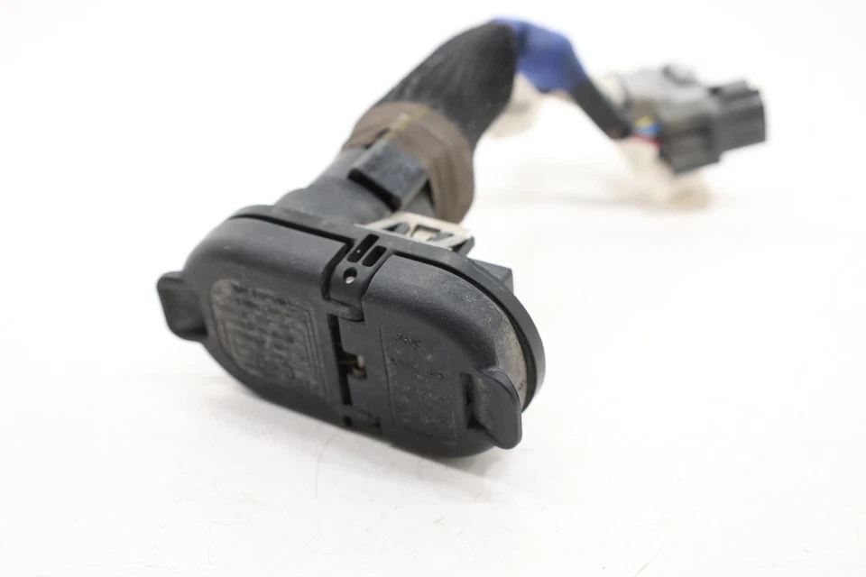 2022 丰田 4RUNNER Misc. 电气部件 821690w020 — 第 3/4 张图片