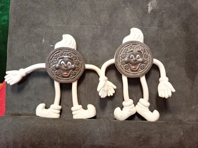 Zwei Vintage 90er Toy Oreo Cookie Männer Bendy Figur Nabisco Bendable Promo 1991