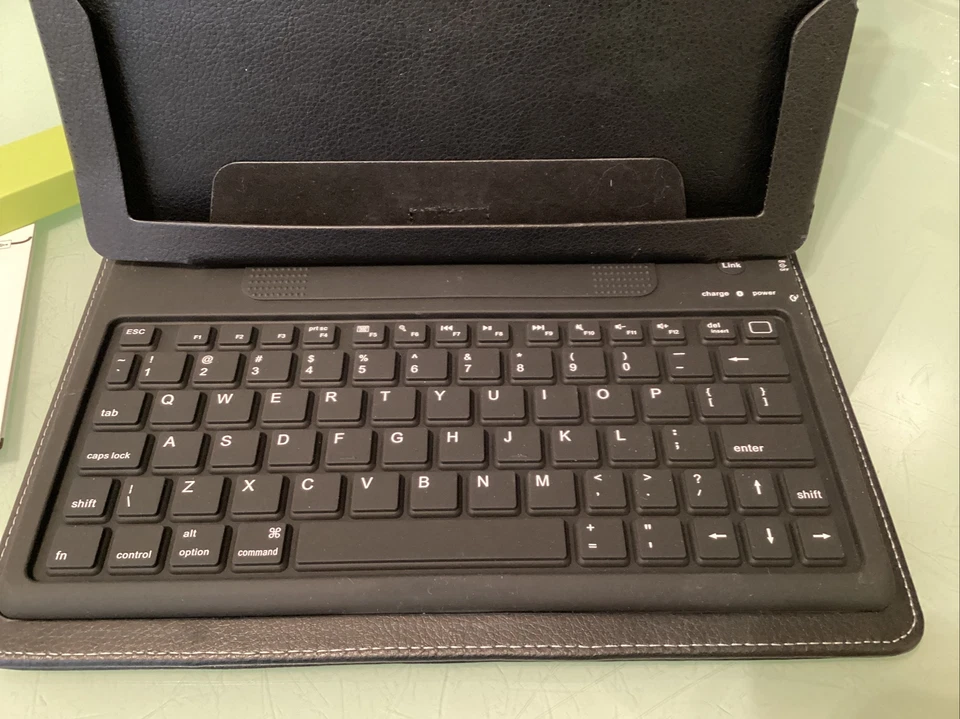 Nuu Softkey Keyboard Case for ipad 2 BNIB - Image 2 of 4