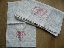 weißes Handtuch und Gästetuch jeweils 1 Stück mit rosa Schleifendekor