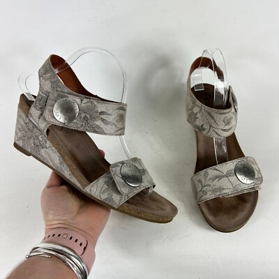 Taos Carousel 2 Wedge Sandal Women's 10.5 Stone Floral Leather Cork Latex Strap