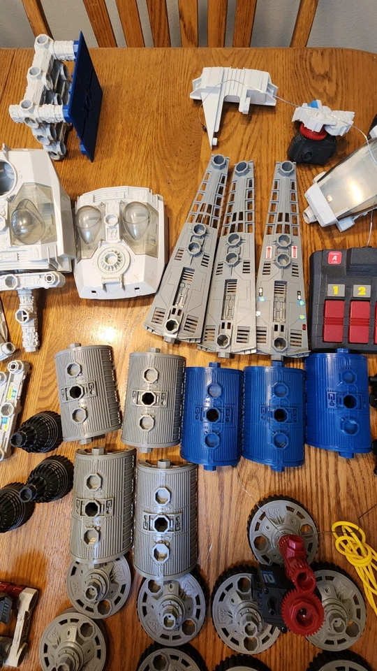 ROBOTIX Motorized,Modular Robotic Building System 1996 Parts or Repair - Image 4 of 4