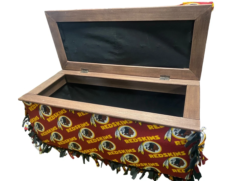 Banco otomano de almacenamiento de diseño personalizado Washington Redskins NFL rojo/dorado Foto 3 de 4