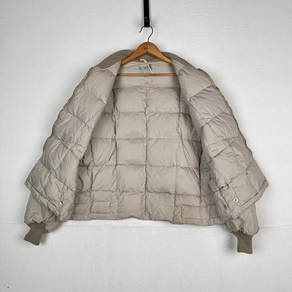 Cómoda chaqueta mediana aislante de plumón vintage acolchada Seattle de los años 50-60 repelente al agua Foto 2 de 4