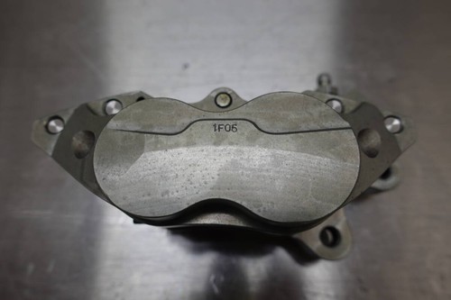 Pinza izquierda Brembo perno de titanio removedor de vehículo en funcionamiento - Imagen 2 de 5