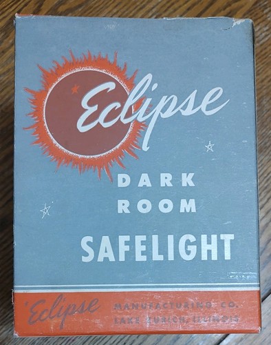 VINTAGE ECLIPSE DARK ROOM SAFELIGHT Tested And Working In Original Box