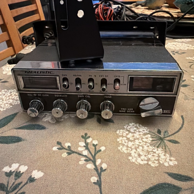 Realistic TRC‑428 Nine‑Scan 40‑Channel CB Radio