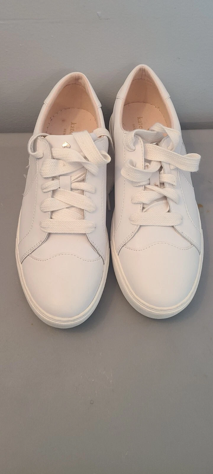 Sneakers da donna bianche Kate Spade Angelise taglia 9 5B in pelle forate