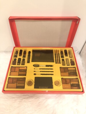 Professionals Paris New York Milan Complete Makeup Set 44pc Diva MoonKiss Sunlit