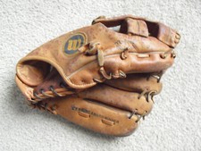 Vintage 1970s Wilson Jim Catfish Hunter Leather Baseball Glove ACH2160