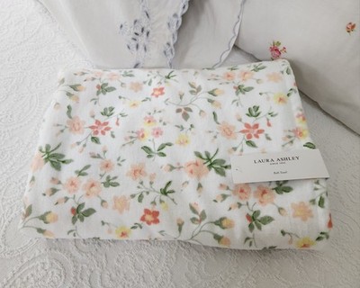 NWT LAURA ASHLEY SHABBY CHIC 'EVIE' FLORAL 100% COTTON BATH TOWEL