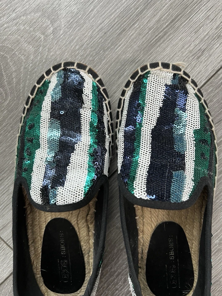 Alpargatas planas de lentejuelas 6 de ASOS Foto 2 de 4