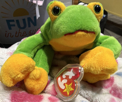 Ty Beanie Baby  frog smoochie  Green Yellow Heart Tag 1997  in case ERROR TAGS