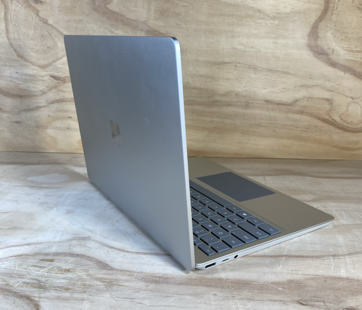 Microsoft Surface Laptop Go 1943 12.4