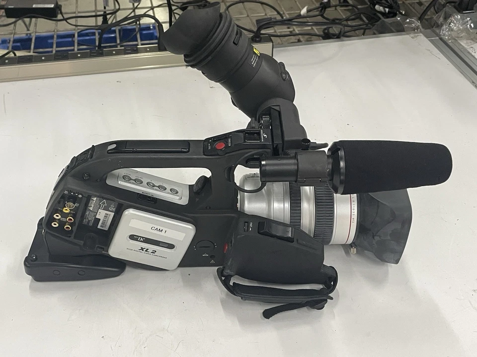Canon XL2 Cassette Video Camcorder w/ lens - Image 3 of 4