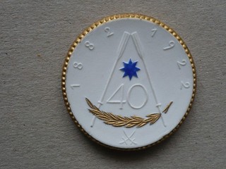 100 Jahre Ruderclub Meissen 1922 weiß Gold und Farb Dekor