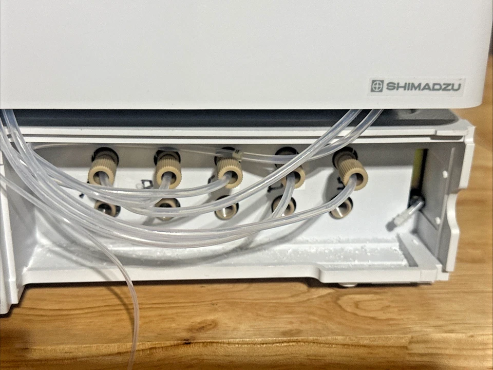 Shimadzu DGU-20A5 y bandeja de depósito HPLC Desgasificador de prominencia Desgasificador de 5 canales Foto 3 de 4