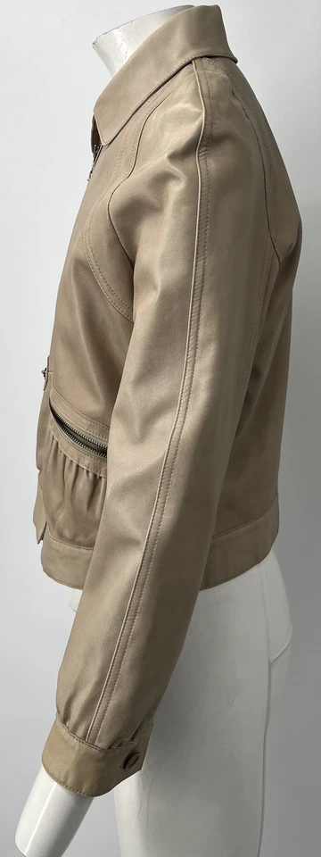 Chaqueta básica corta roja Valentino beige de cuero genuino con cuello talla 44 Foto 2 de 4