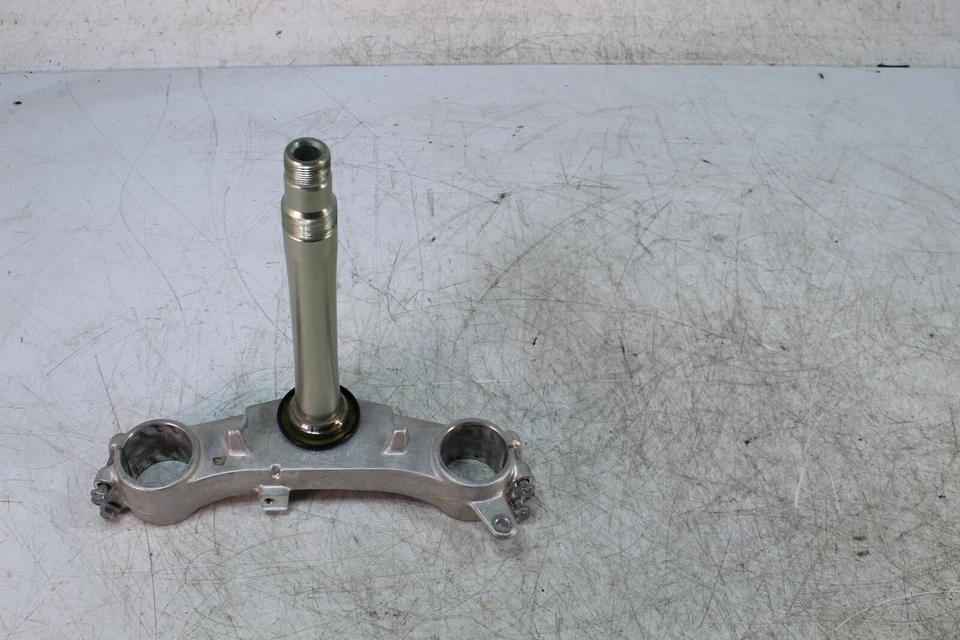 01-03 Abrazadera de horquilla delantera inferior triple árbol vástago 51410-39f00 Suzuki GSXR600 Foto 3 de 4