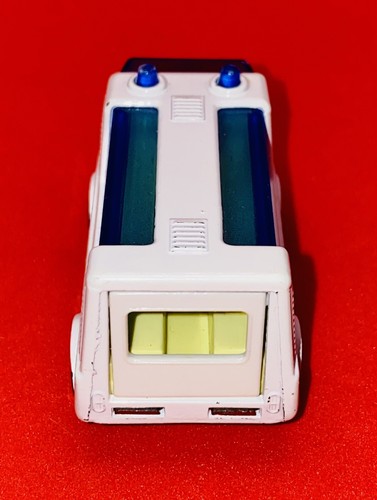 Vintage Matchbox Superfast Stretcha Fetcha Ambulance No. 46 Lesney 1971 - Picture 4 of 6