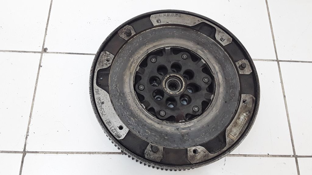Genuine BMW 5 Series F10 10-14 Flywheel Clutch Kit 2.0 Diesel 