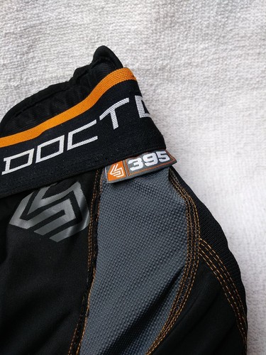 SHOCK DOCTOR 5 PADDED COMPRESSION FOOTBALL SHORTS MEN'S SIZE-XL CHECK IT OUT WOW - 第 2/18 張圖片
