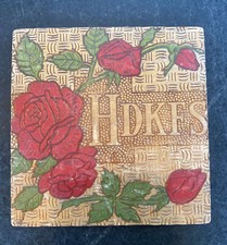 PAÑUELO PIROGRÁFICO HDKFS MADERA VINTAGE Rosas Rojas Tapa Cuadrada Tablón