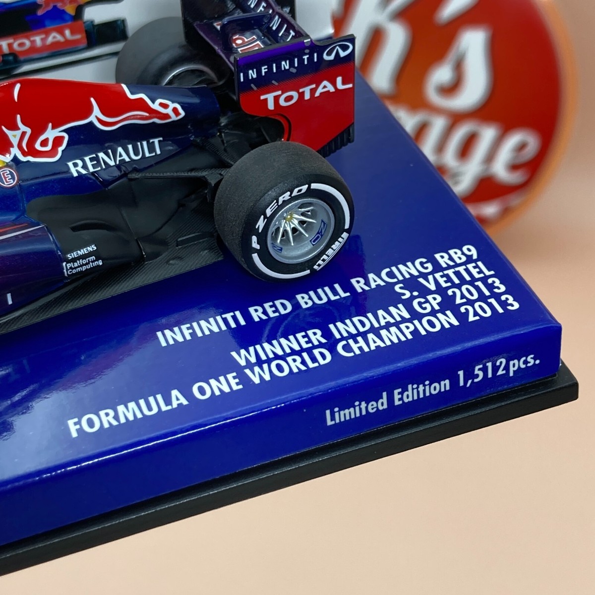 MINICHAMPS 1/43 Infiniti Red Bull RB9 S. Vettel India Indian