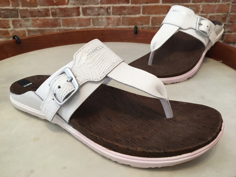 Sandalo Merrell bianco in pelle intorno alla città stampa post cinturino a T perizoma 9 nuovo