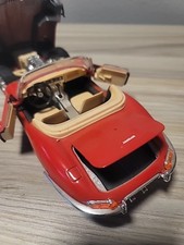Bburago 18-12046 - Gold Collezione 1:18 Jaguar E Cabriolet 1961 groen