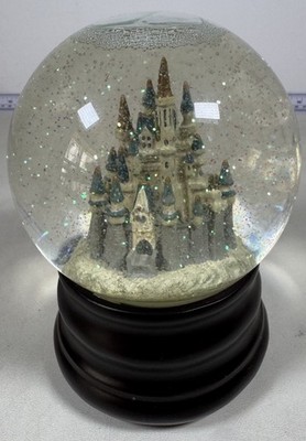 Walt Disney World Castle ''When You Wish Upon A Star'' Music Globe (No Music) Read