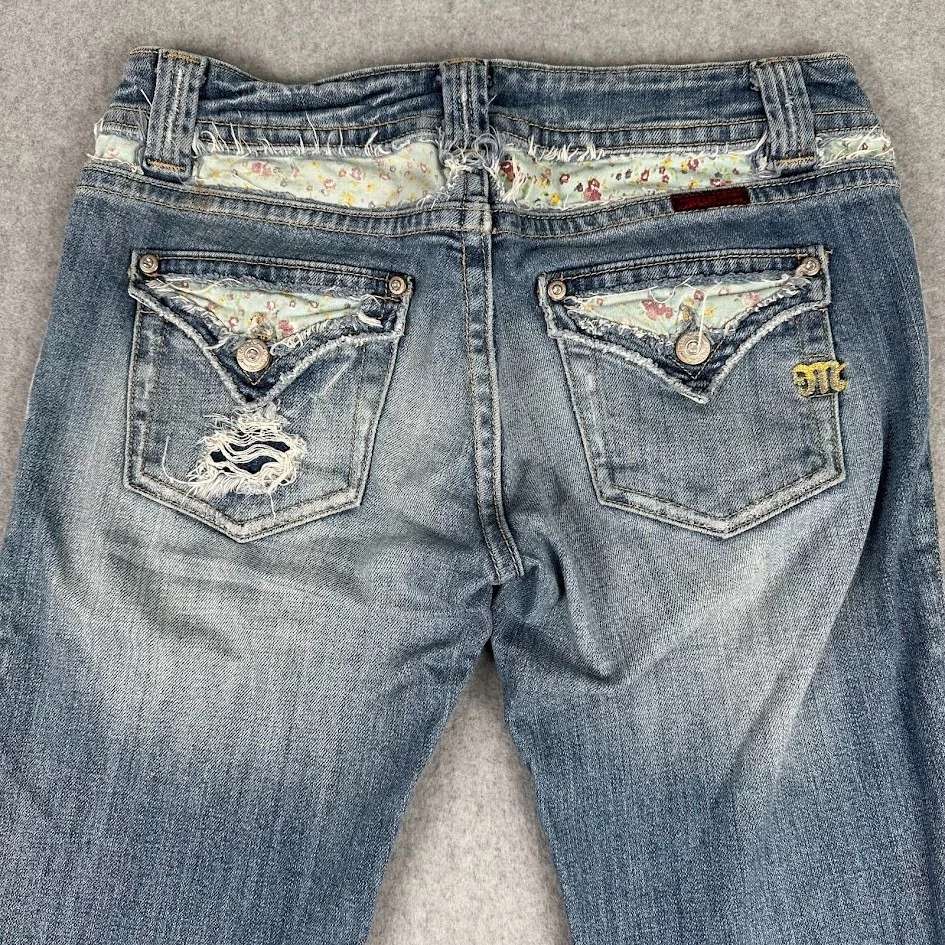 Pantalones de mezclilla Miss Me Bootcut floral tiro bajo 30x34 desgastados batidor lavado ligero pierna ancha Foto 2 de 4