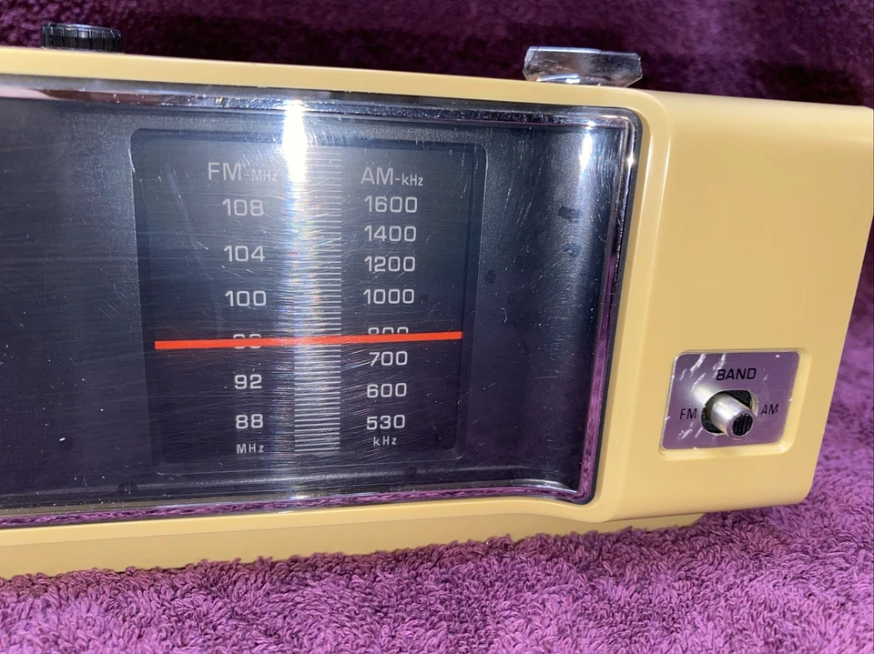 Reloj Abatible Vintage Panasonic RC-6003 Radio AM/FM Alarma Excelente Estado Beige Foto 3 de 4