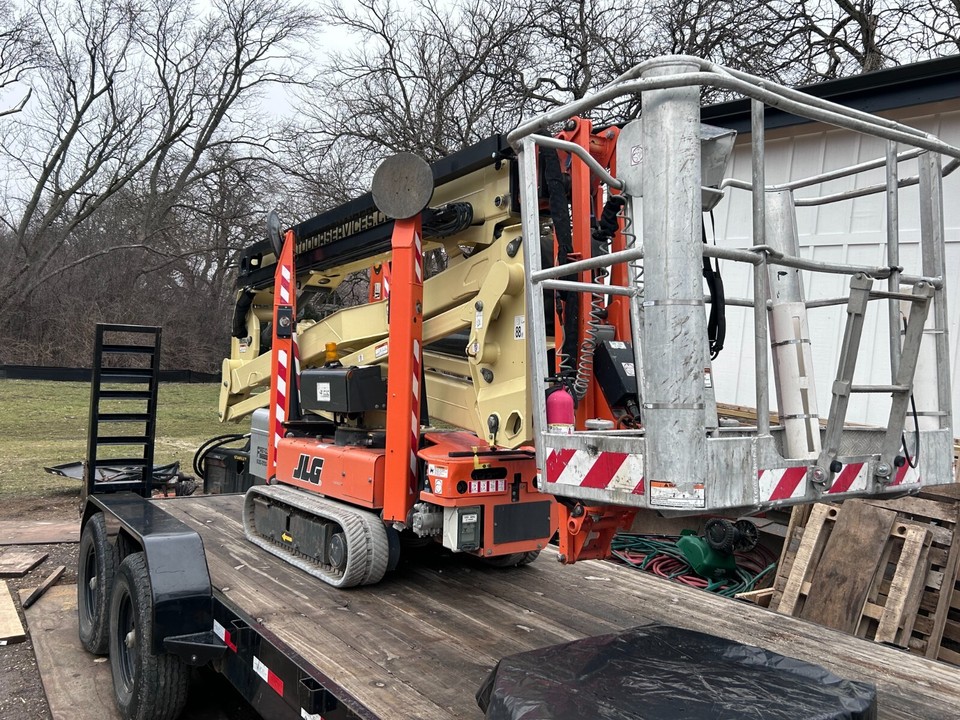 JLG X600AJ Articulating Boom Lift 60' Platform Height Electric Powered
