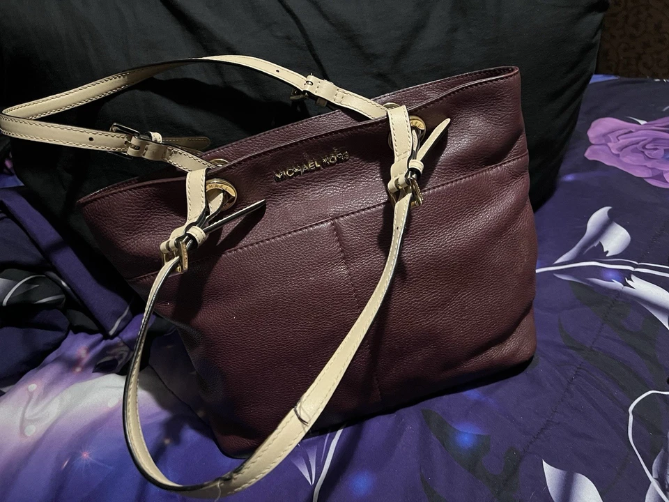 Сумка наплечная Michael Kors Bedford средняя верх на молнии кожаная бордовая - Изображение 2 из 4