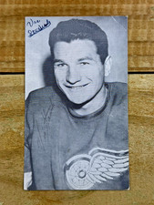 VTG 1950's J.D. McCarthy Detroit Red Wings Vic Stasiuk SIGNED Hockey Postcard